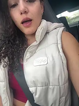 Lia Tinez online show from 9, 10, 2025