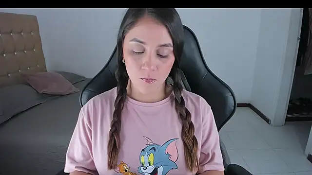 EmmaGrace1999 online show from 6, 12, 2024
