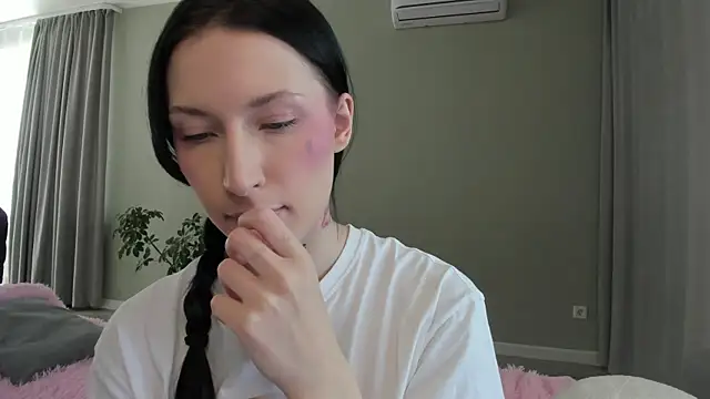 JenniferQueen11 online show from 20, 9, 2025