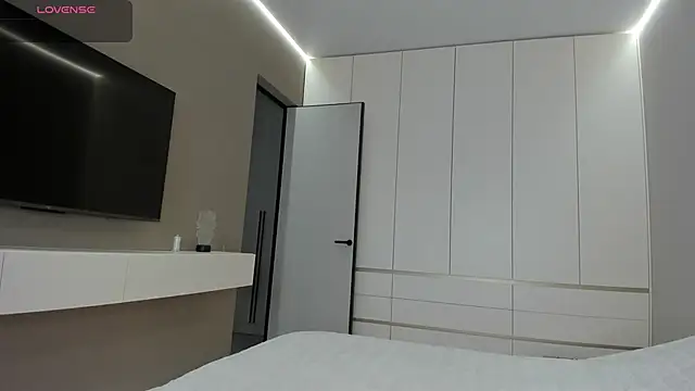 JenniferQueen11 online show from 19, 4, 2026