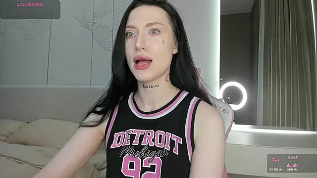 Snapshot of JenniferQueen11 chatting on 5, 6, 2026 JenniferQueen11 online show from 5, 6, 2026