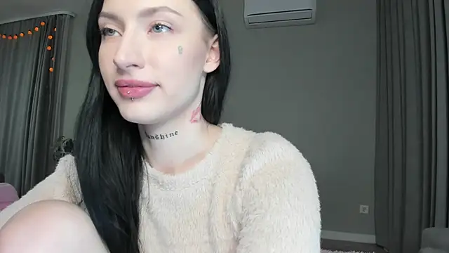 JenniferQueen11 online show from 28, 10, 2025