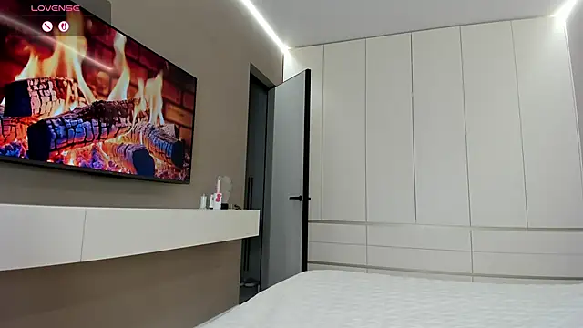 JenniferQueen11 online show from 12, 4, 2026