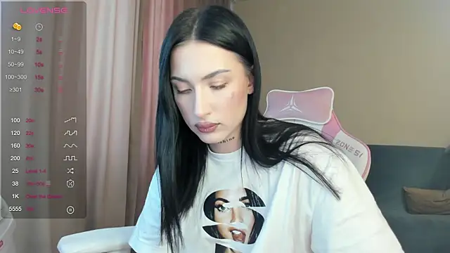 JenniferQueen11 online show from 4, 2, 2025