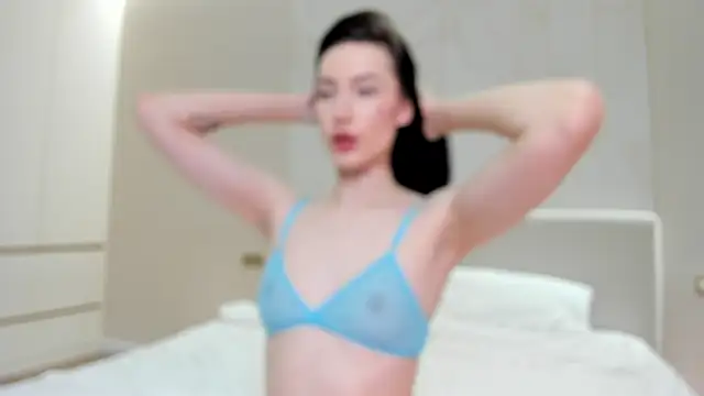 JenniferQueen11 online show from 5, 11, 2025