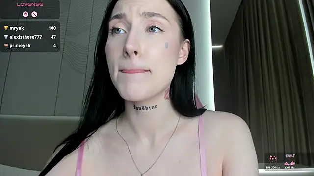 JenniferQueen11 online show from 15, 4, 2026