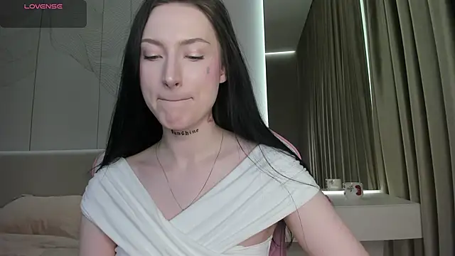 Snapshot of JenniferQueen11 chatting on 4, 6, 2026 JenniferQueen11 online show from 4, 6, 2026