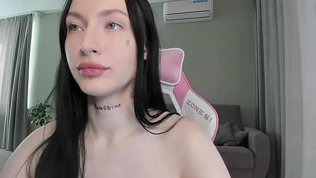 JenniferQueen11 online show from 18, 10, 2025