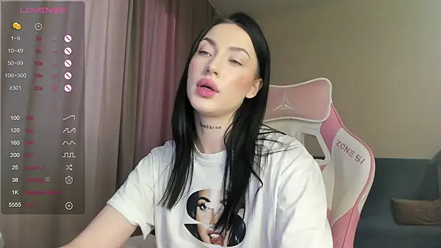 JenniferQueen11 online show from 6, 2, 2025