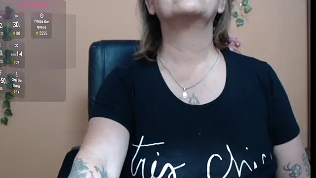 Snapshot of Hellensextits chatting on 30, 9, 2025 Hellensextits online show from 30, 9, 2025