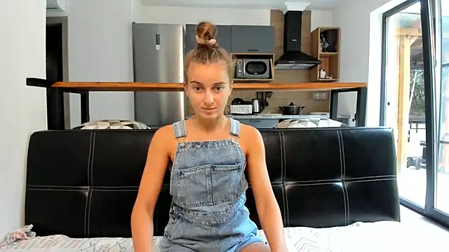 Snapshot of ElizSweet chatting on 28, 10, 2025 ElizSweet online show from 28, 10, 2025