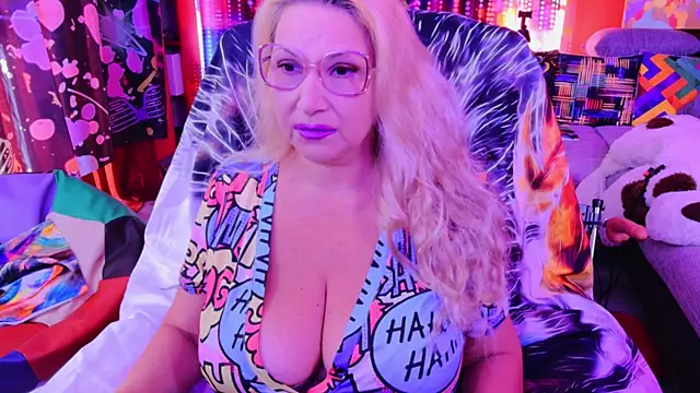 Snapshot of mature_lisa_naughty chatting on 27, 9, 2025 mature lisa naughty online show from 27, 9, 2025