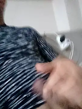 Snapshot of kevgir08 chatting on 7, 10, 2025 kevgir08 online show from 7, 10, 2025