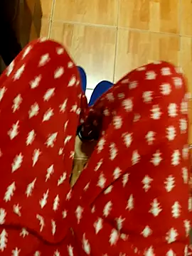 Snapshot of feet_toes chatting on 12, 11, 2025 feet toes online show from 12, 11, 2025