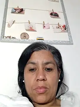 Snapshot of Molly_newman6 chatting on 7, 5, 2026 Molly newman6 online show from 7, 5, 2026
