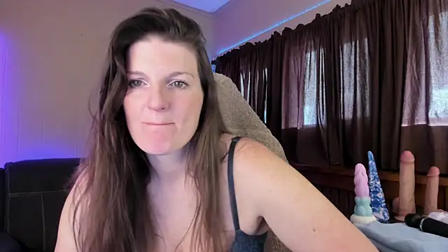 Kelly Carolina online show from 8, 11, 2025