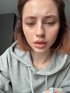 Camilla Railian online show from 10, 9, 2025