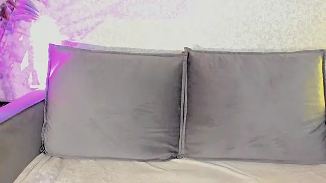 ReinaKousaka online show from 11, 2, 2026