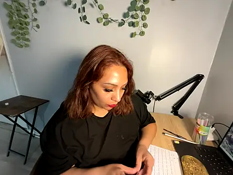 Snapshot of linalooove chatting on 11, 9, 2025 linalooove online show from 11, 9, 2025