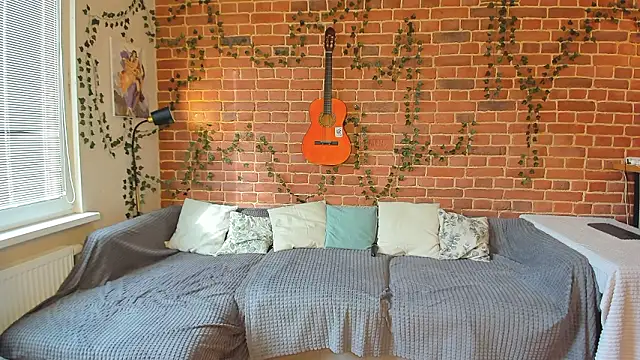 yamy yamy yamy online show from 4, 3, 2026