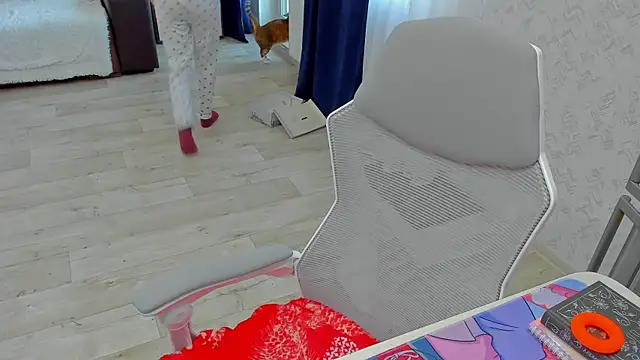 Snapshot of c_arina_x chatting on 1, 10, 2025 c arina x online show from 1, 10, 2025