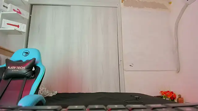 Lunastar02 online show from 10, 10, 2025