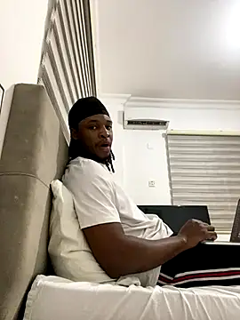 Snapshot of finefinance chatting on 8, 10, 2025 finefinance online show from 8, 10, 2025