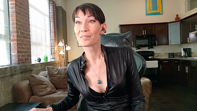 Snapshot of EveEnigma chatting on 18, 12, 2025 EveEnigma online show from 18, 12, 2025