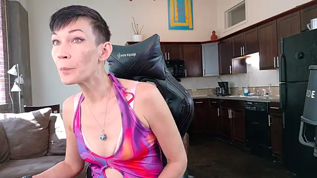 Snapshot of EveEnigma chatting on 12, 9, 2025 EveEnigma online show from 12, 9, 2025