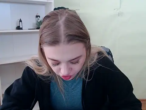 CrazyGloria online show from 22, 2, 2025