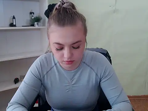 CrazyGloria online show from 6, 3, 2025