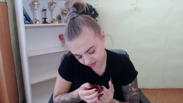 CrazyGloria online show from 22, 9, 2025
