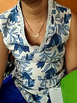 Snapshot of Diya_143 chatting on 10, 6, 2026 Diya 143 online show from 10, 6, 2026