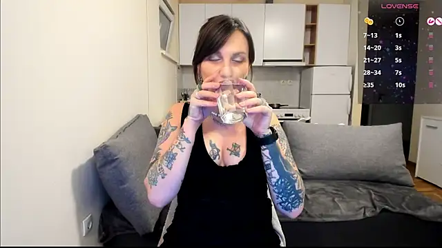 StacyTigerr online show from 11, 3, 2025