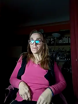 Snapshot of Dettybitch40 chatting on 28, 10, 2025 Dettybitch40 online show from 28, 10, 2025