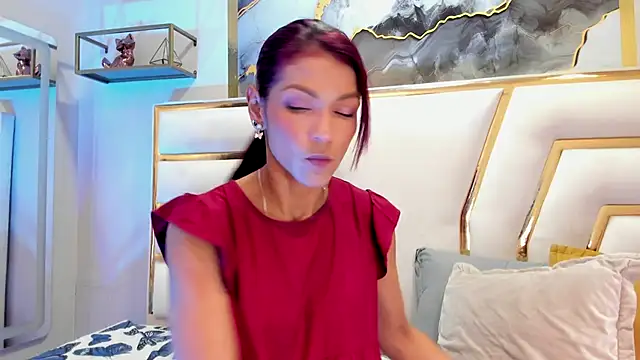 HannaPetit online show from 4, 12, 2025