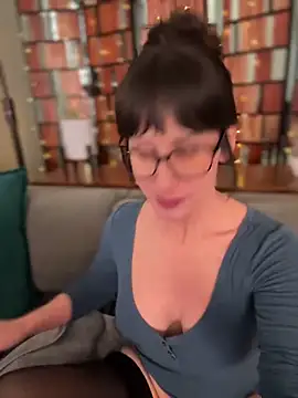 Fiona Kent  online show from 30, 3, 2026