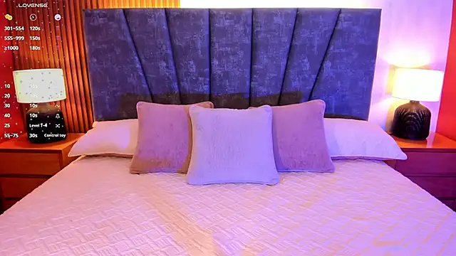 Sara mocca  online show from 19, 11, 2025