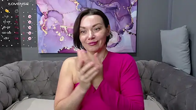 Snapshot of EveLibston chatting on 3, 11, 2025 EveLibston online show from 3, 11, 2025