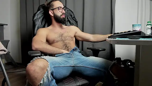 Snapshot of liamaesthetic chatting on 8, 2, 2025 liamaesthetic online show from 8, 2, 2025