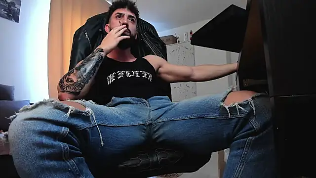 liamaesthetic online show from 11, 4, 2026