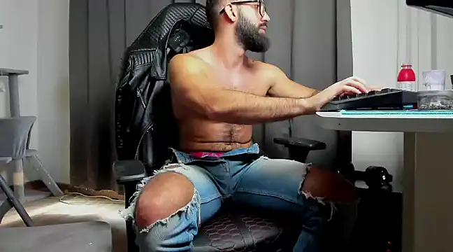 Snapshot of liamaesthetic chatting on 2, 3, 2025 liamaesthetic online show from 2, 3, 2025