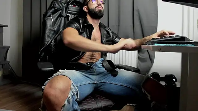 Snapshot of liamaesthetic chatting on 23, 12, 2024 liamaesthetic online show from 23, 12, 2024