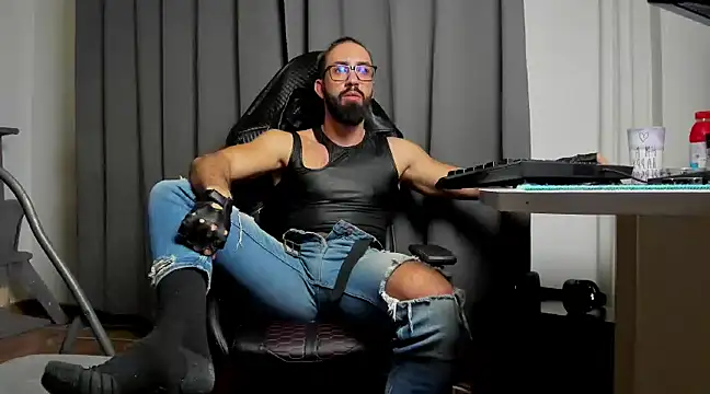 Snapshot of liamaesthetic chatting on 2, 3, 2025 liamaesthetic online show from 2, 3, 2025