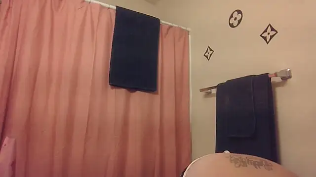 Snapshot of bootiebby chatting on 17, 11, 2025 bootiebby online show from 17, 11, 2025