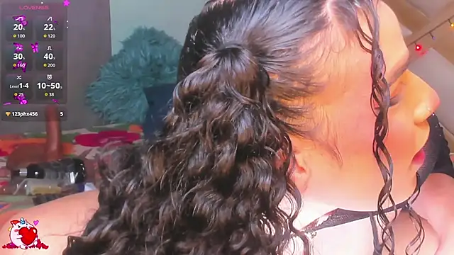 Snapshot of SophieeSweet chatting on 10, 6, 2026 SophieeSweet online show from 10, 6, 2026