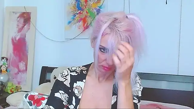 HoneyLara online show from 11, 10, 2025