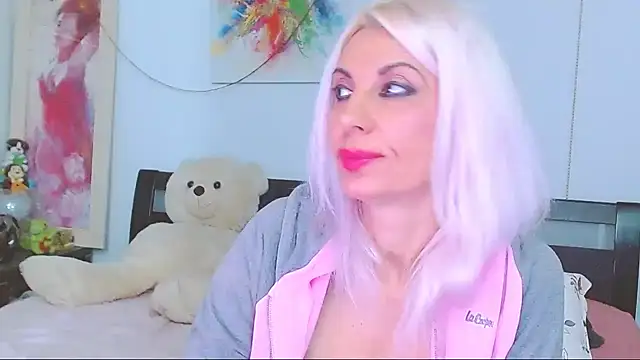 HoneyLara online show from 15, 11, 2025