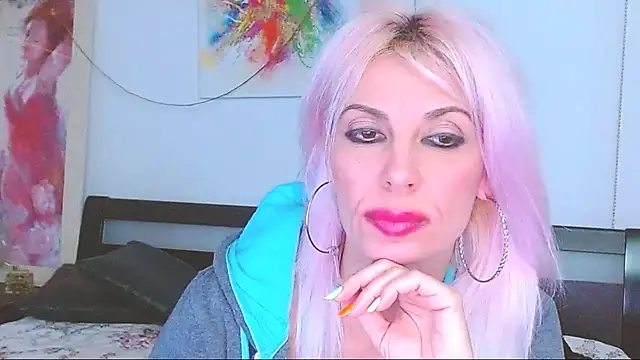 HoneyLara online show from 7, 3, 2025