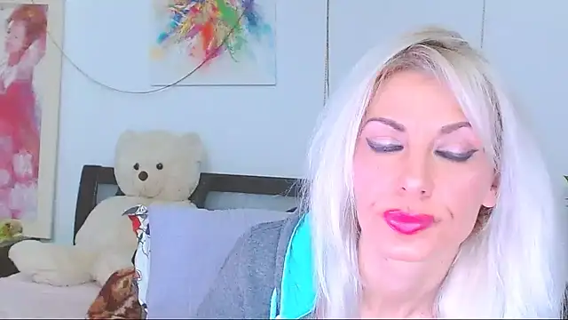 HoneyLara online show from 24, 2, 2026